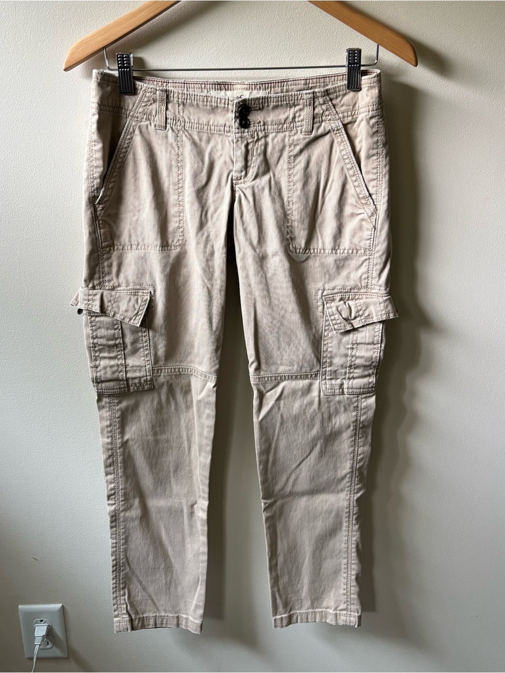 Hollister Khaki Cream Low Rise Cargo Pants